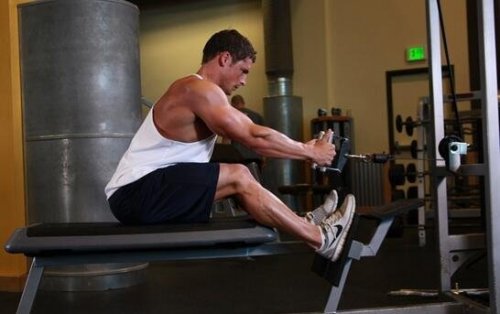 坐姿划船器：坐姿划船图解以及3大常见错误